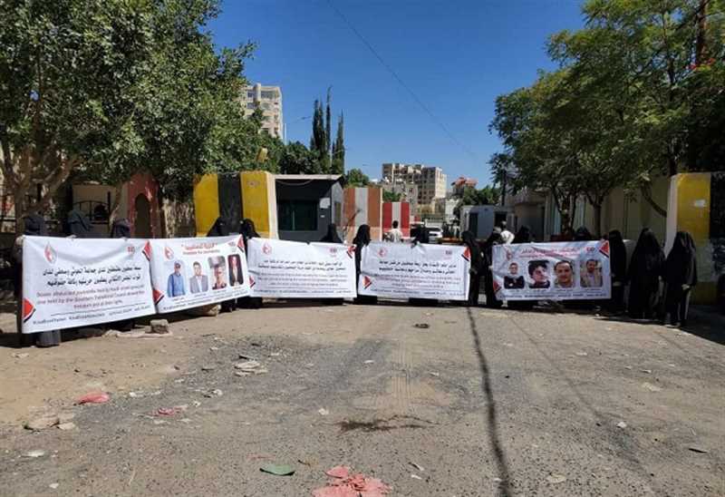 رابطة حقوقية: مليشيا الحوثي أخفت 10 مختطفين وتمارس التعذيب الوحشي بحق العشرات في سجونها بصنعاء