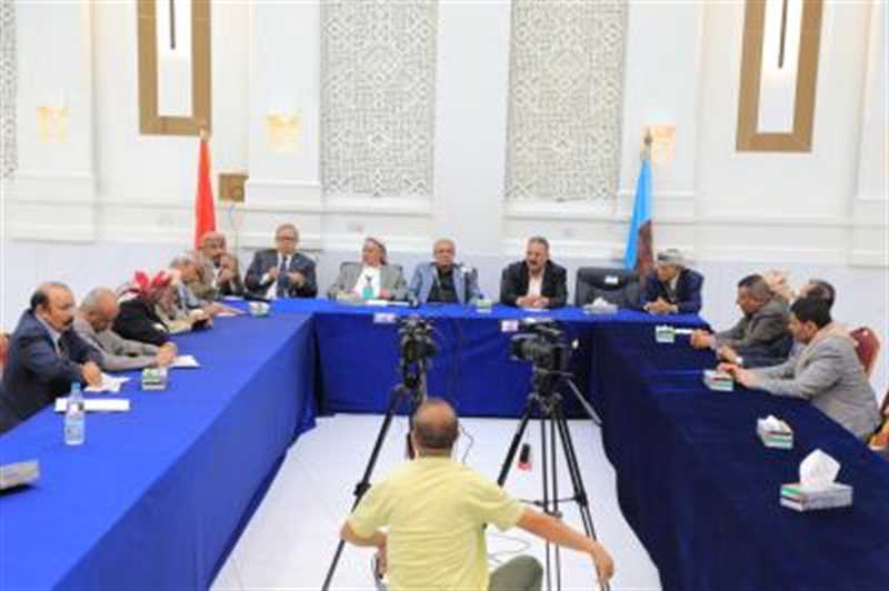 تحت الضغوط الحوثية.. المؤتمر يفصل أحمد علي صالح من موقعه كنائب لرئيس الحزب