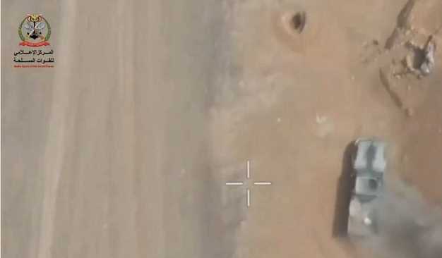 القوات المسلحة تنشر مشاهد جديدة لاستهداف مواقع وعناصر وآليات حوثية في ثلاث محافظات