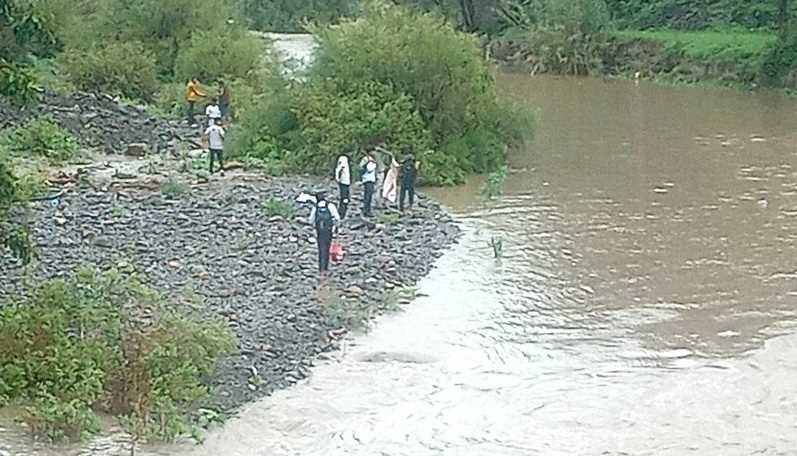 وادي بنا.. شريان حياة يتحول كل موسم إلى فخ موت