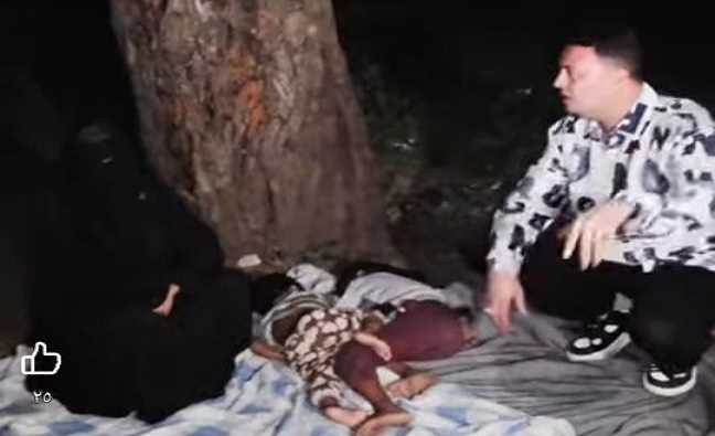 إب..امرأة وطفليها يبيتون داخل مقبرة منذ نحو أسبوع في الوقت الذي يحتفل الحوثي بخرافة الولاية
