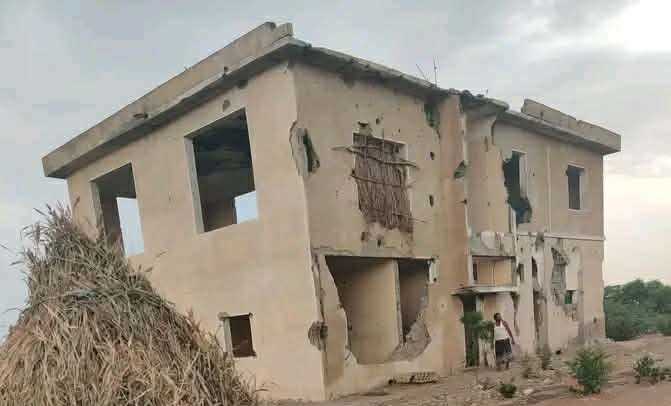 الحديدة.. مليشيا الحوثي تعبث بمنزل الرئيس الراحل عبدالله السلال وتنهب محتوياته