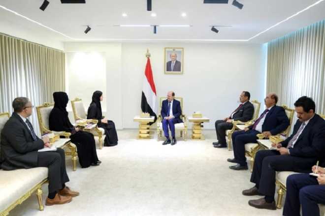 رئيس الحكومة يشدد على ضرورة الضغط على الحوثيين لإنهاء ملف المحتجزين