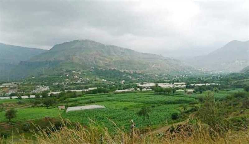 انفجارات وانتشار عسكري.. تحركات مشبوهة لمليشيا الحوثي في جبال السياني جنوب إب