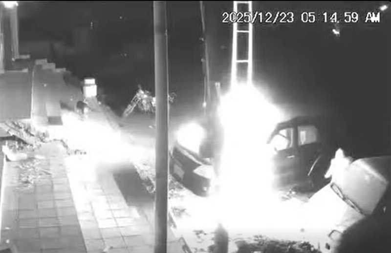 إب.. مجهولون يحرقون سيارة محل تجاري في مفرق حبيش