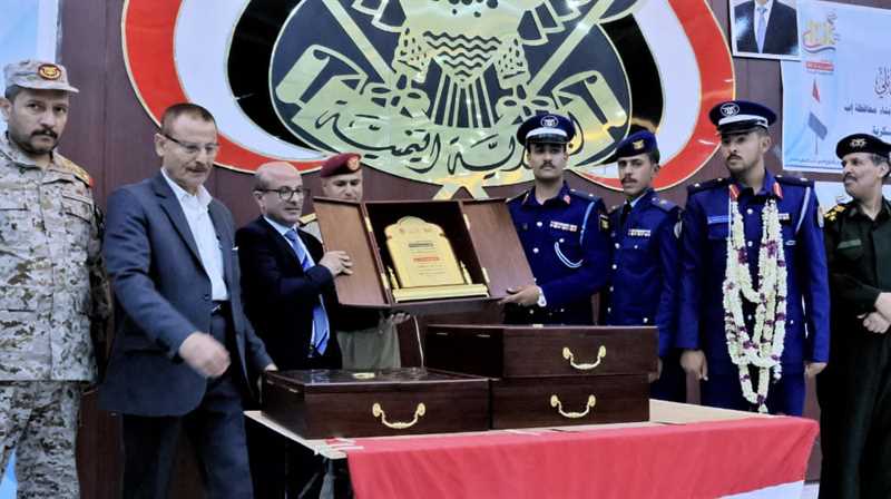 السلطة المحلية بإب تكرّم خريجي المحافظة من كلية الطيران والدفاع الجوي في مأرب