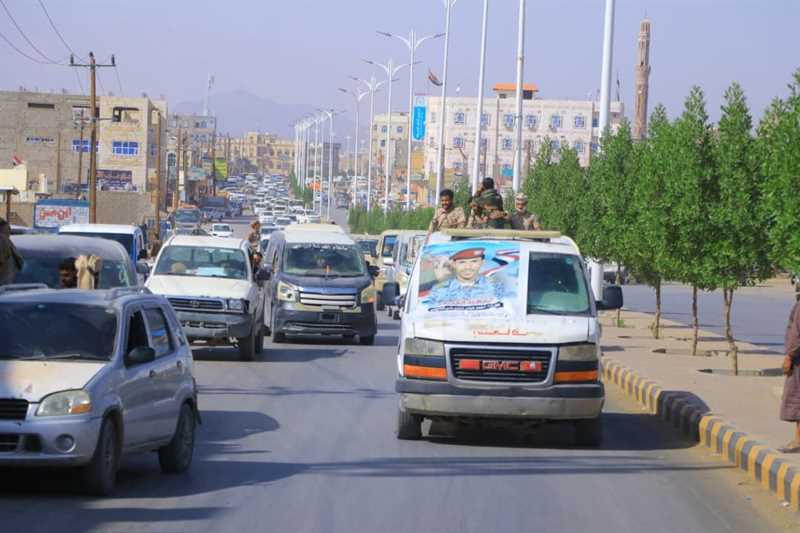 من أبناء إب.. تشييع جثمان الشهيد الملازم أحمد الحكمي إلى مقبرة الشهداء بمأرب