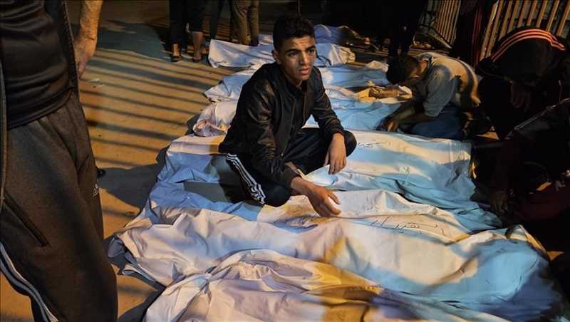 غزة تباد.. عشرات القتلى والجرحى الفلسطينيين بقصف إسرائيل منازل وخيام