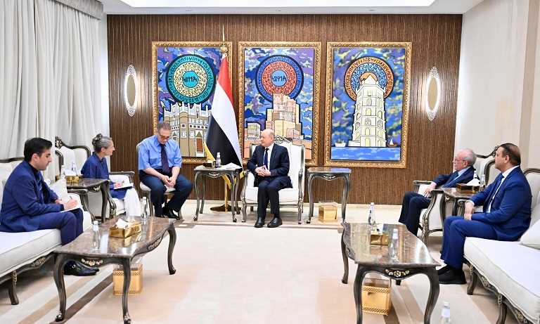 الرئيس العليمي يدعو الشركاء الأوروبيين إلى اتخاذ إجراءات رادعة لمليشيا الحوثي
